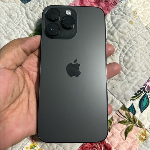 I’m selling an iPhone 14 pro max 256 gb unlocked flawless - Picture 7 of 10